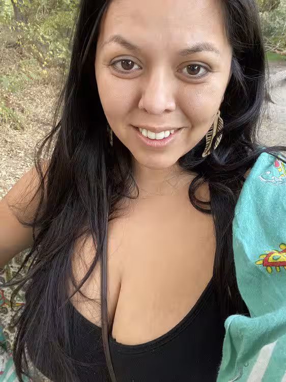 companion Esmeeplease in Bakersfield, CA