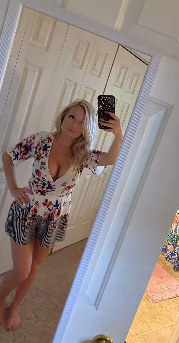 companion/Massage Jenna in Louisville, KY