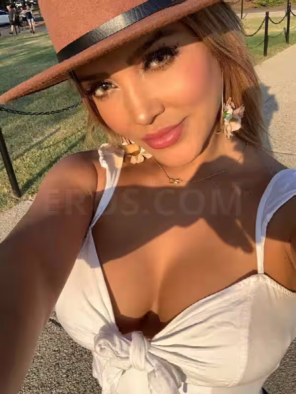 companion Ariana Cruz in Miami, FL