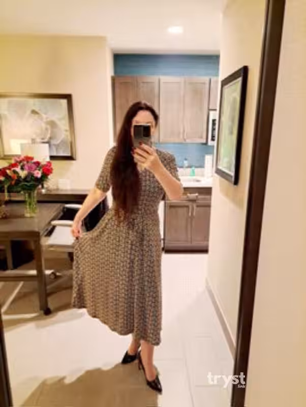 companion Noelle LaRue in Sacramento, CA