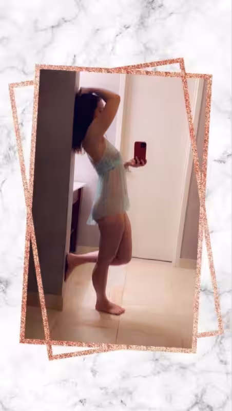 companion Stephanie Sinclair in Schaumburg, IL