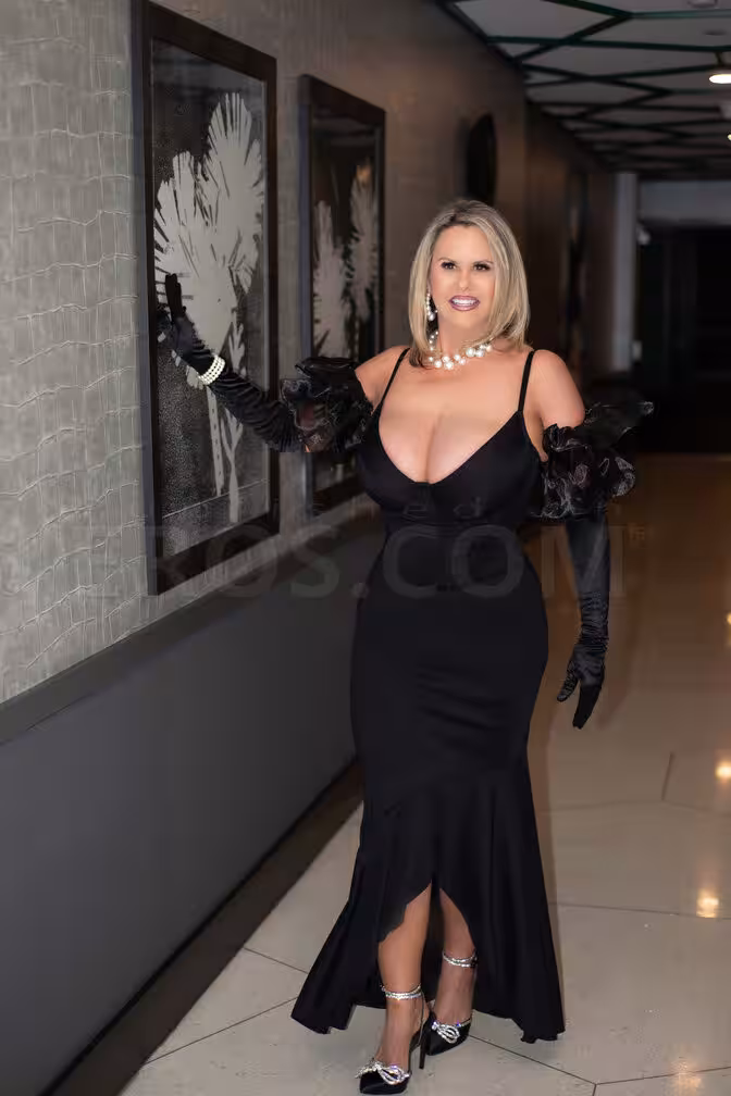 BustyGina36DD, photo 8