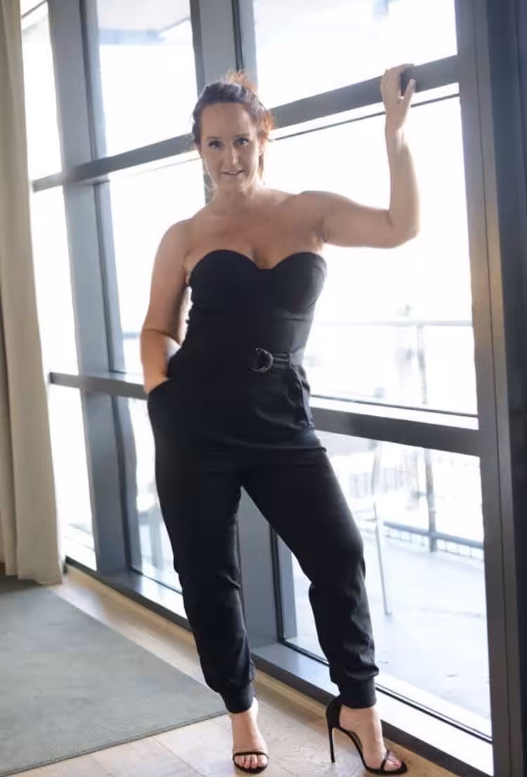 Nikki Irish, photo 8