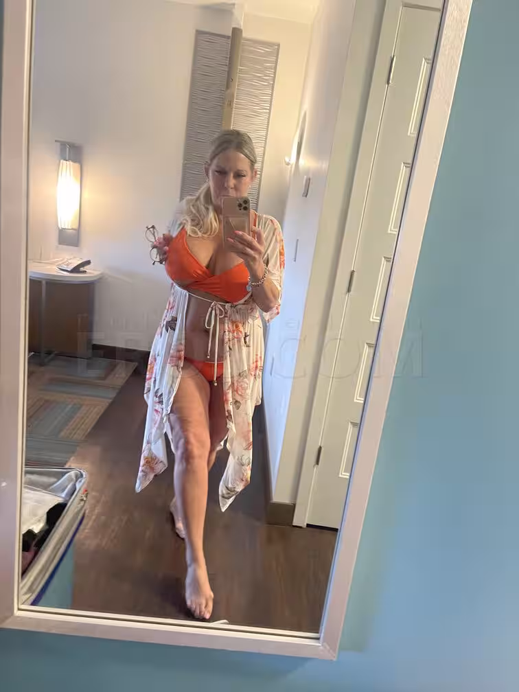 Brittney, photo 4