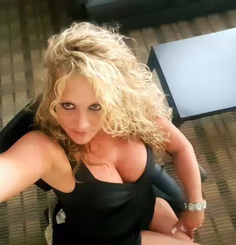 Candy, escort in Corona, CA