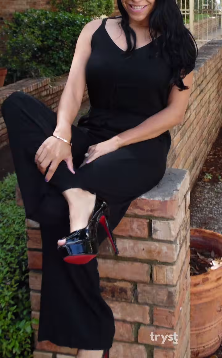 Selena Romano, photo 10