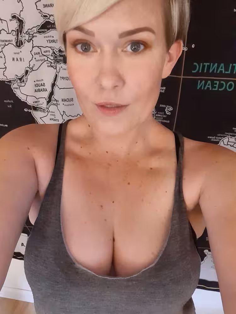 Sasha Knox, photo 7