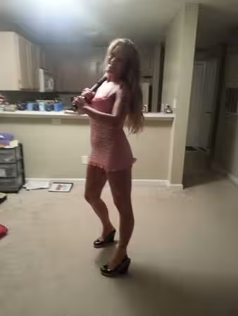 Brooke, photo 3