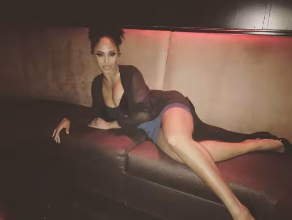 Nina Amore, photo 4