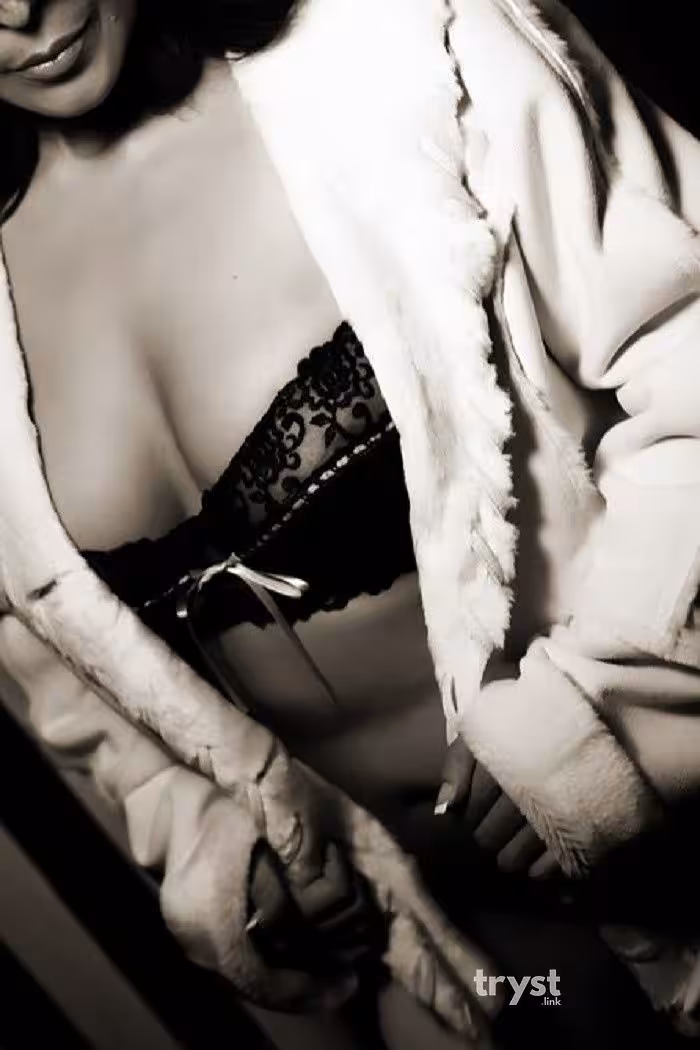 Mila Moore, photo 5