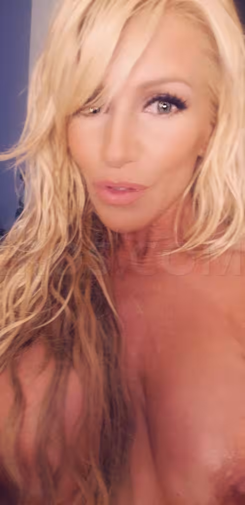 Gina West, photo 4