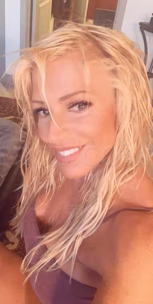 Gina West, photo 6