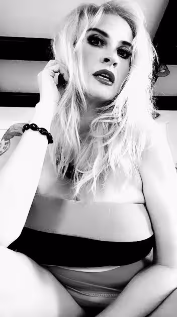 Cammy James, photo 8