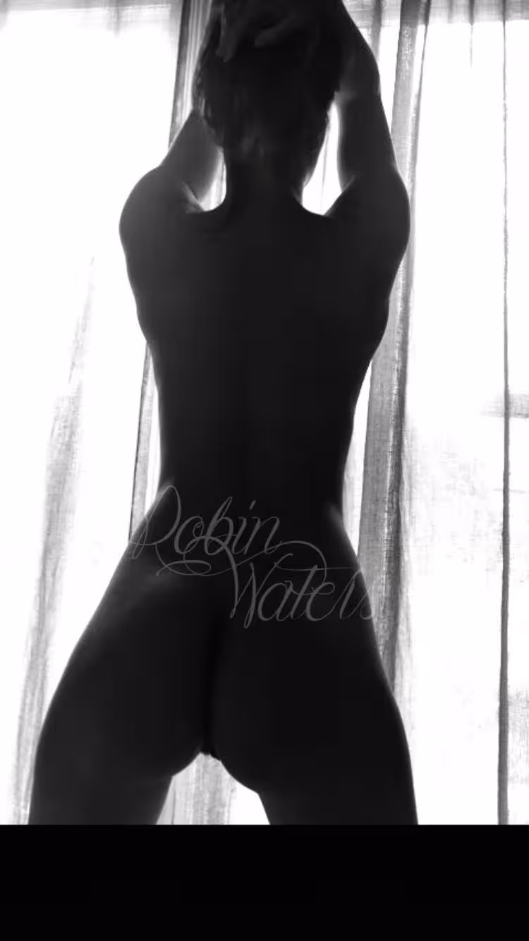 Robin Waters, escort in Minneapolis, MN