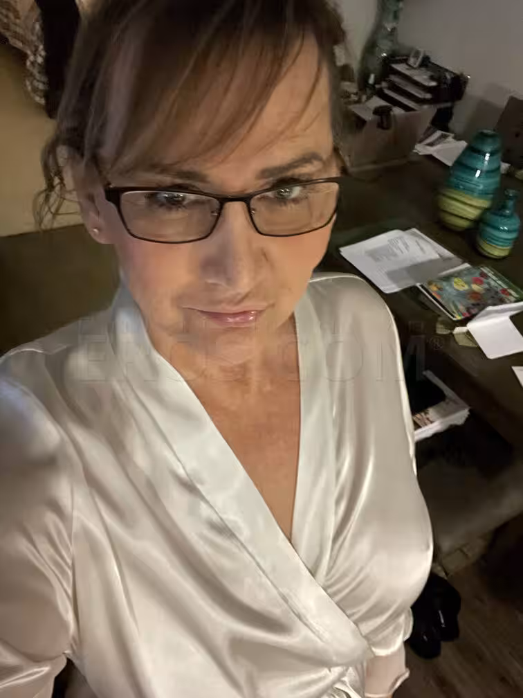 TS Kat Collins, photo 3
