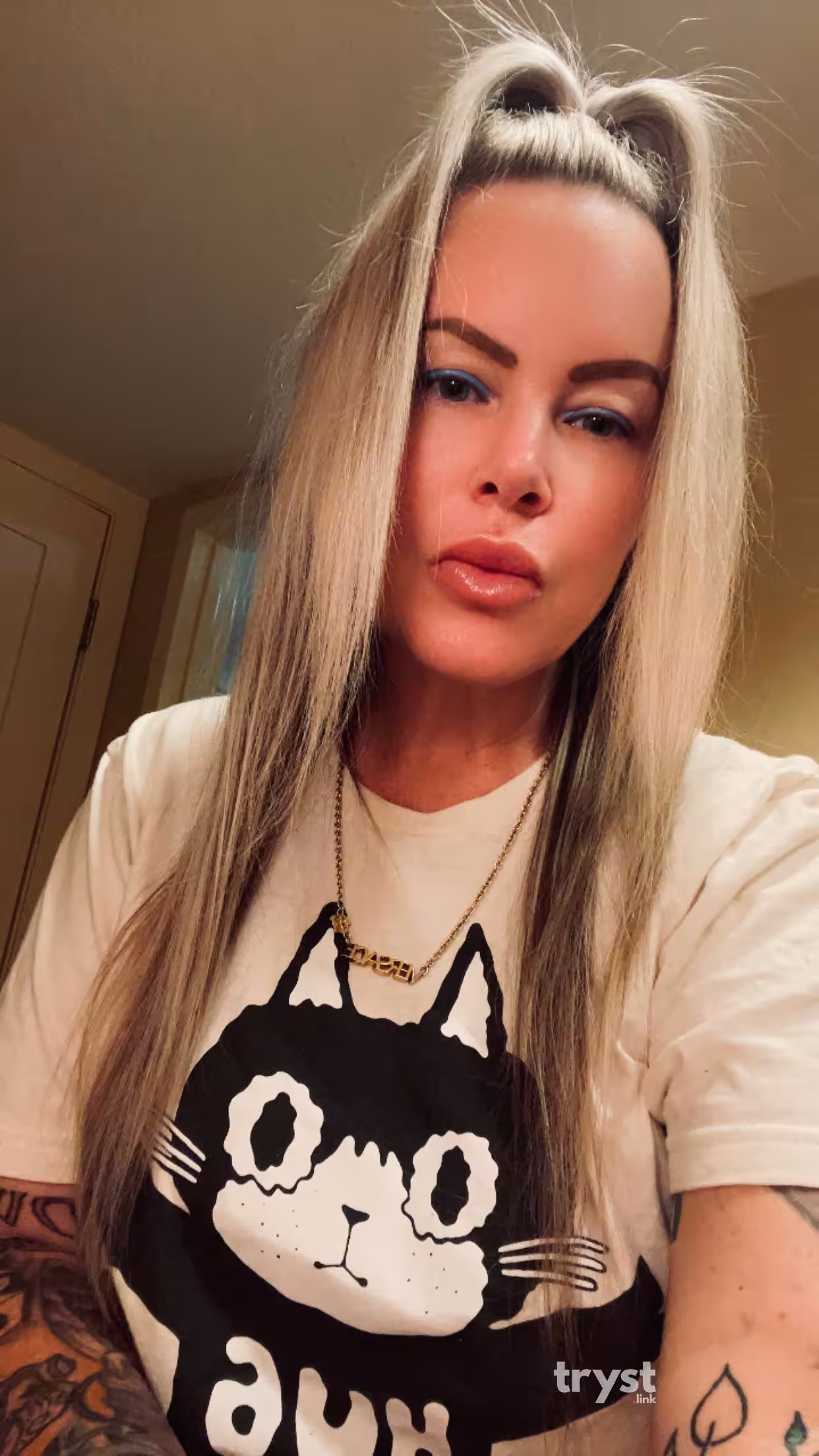 Erika James, photo 2