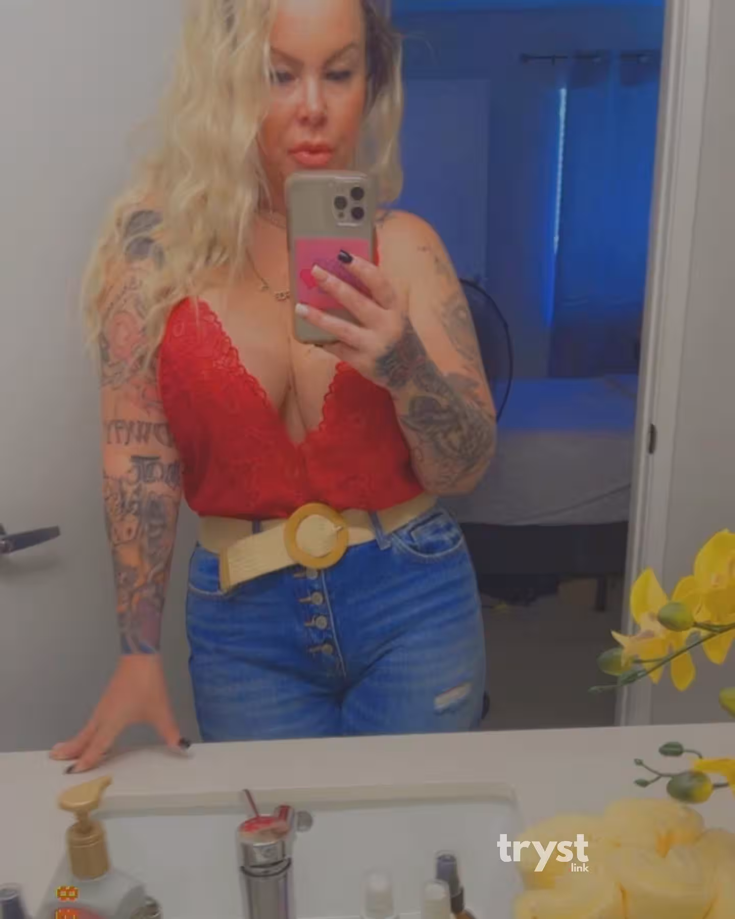 Erika James, photo 7