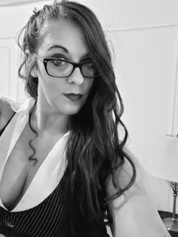 Natalie, photo 2