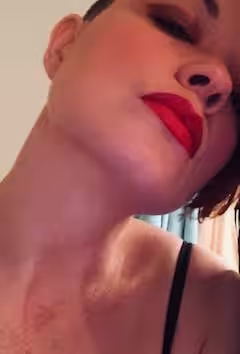 Julia Eve, photo 4