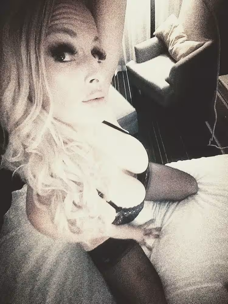 Ashley Maddison, photo 6