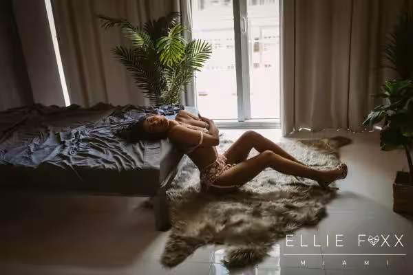 Ellie Fox, photo 4