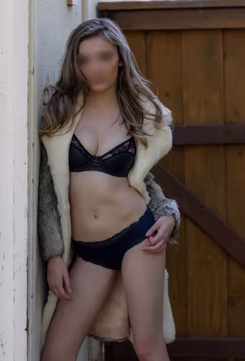 Mimi Bond, photo 2