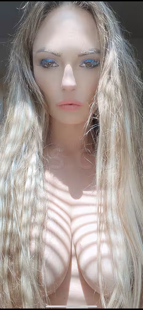 Venus / Chloe Claire, photo 8