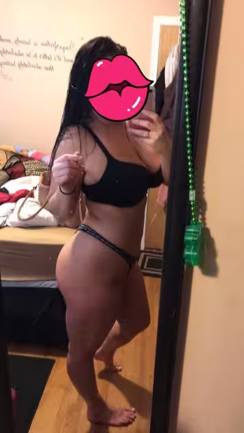 Lyndsay and Rose, escort in Roseville, MN