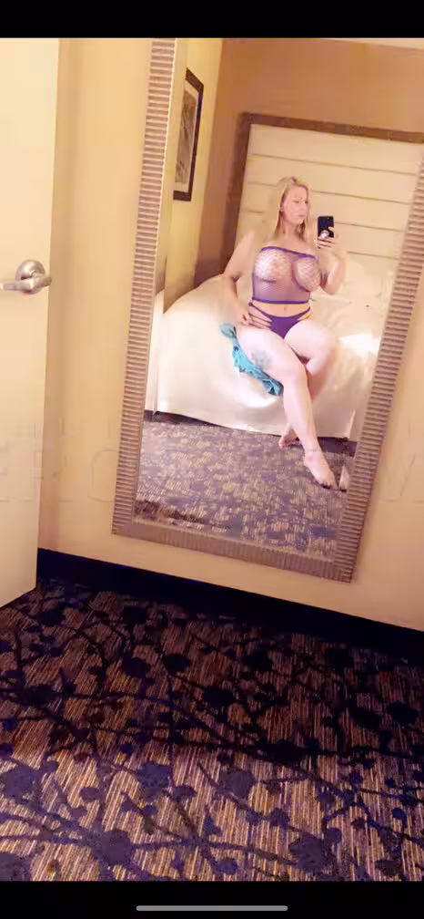 April, photo 3