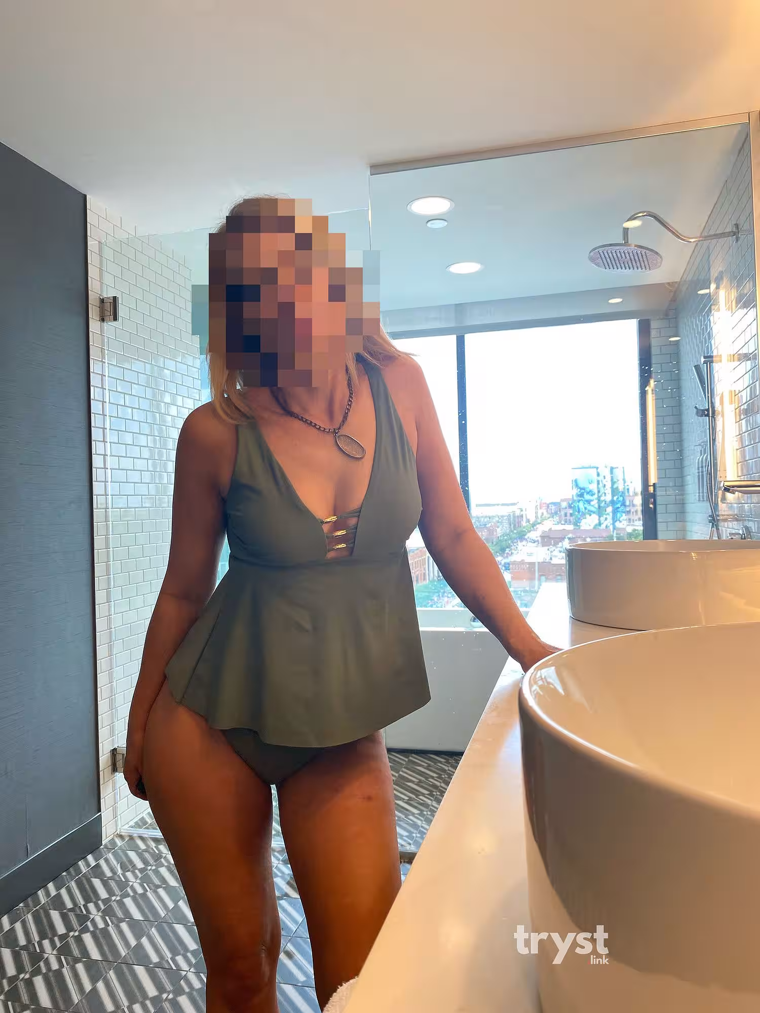 Monroe Pierce, escort in Denver, CO
