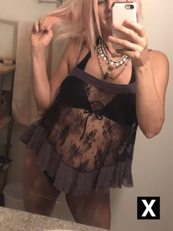 Meleximoon, escort in Huntington Beach, CA