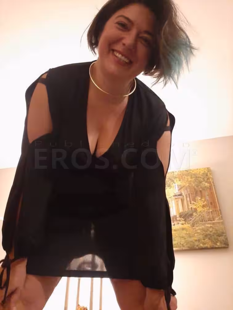 Chi, escort in Chicago, IL