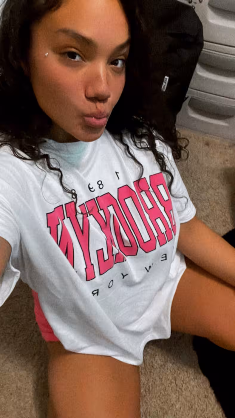 Mya White, photo 10