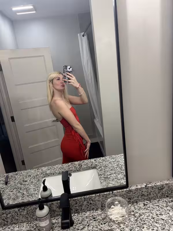 Lauren, photo 2