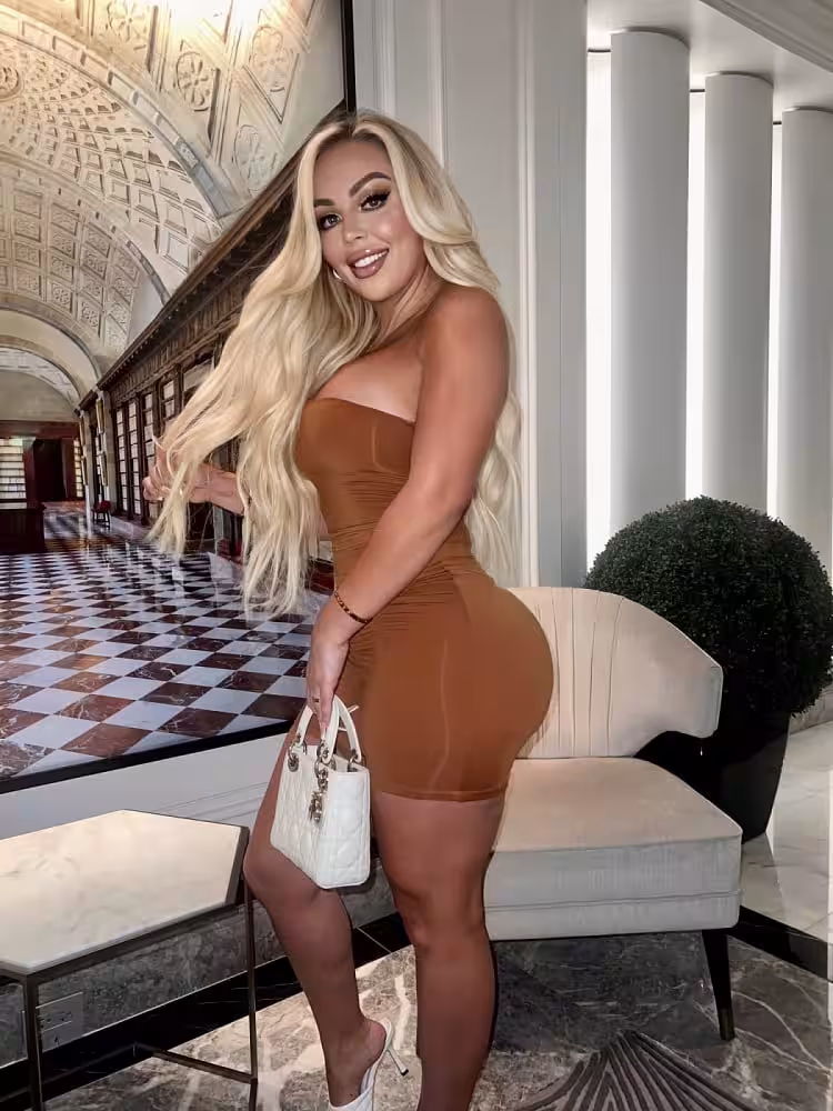 Kylie Matthews, photo 10
