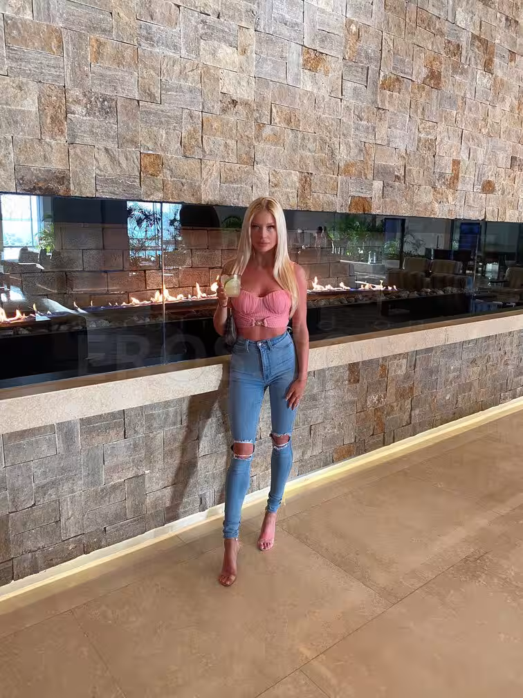 Amber Aire, photo 4
