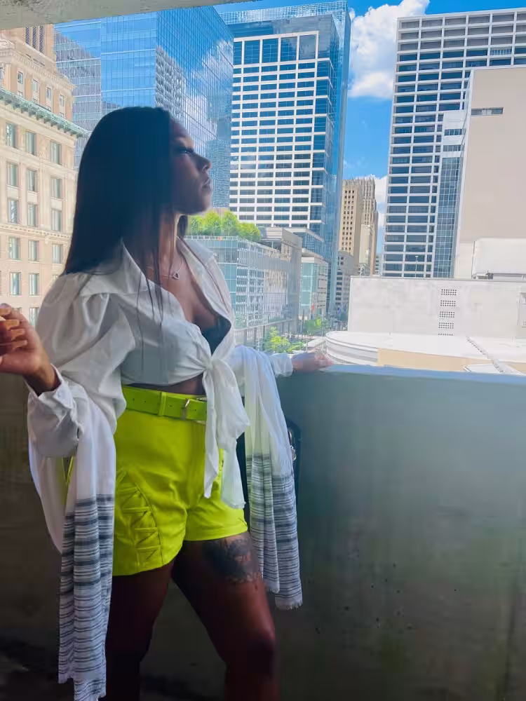 Luna Lakeys, escort in Cleveland, OH