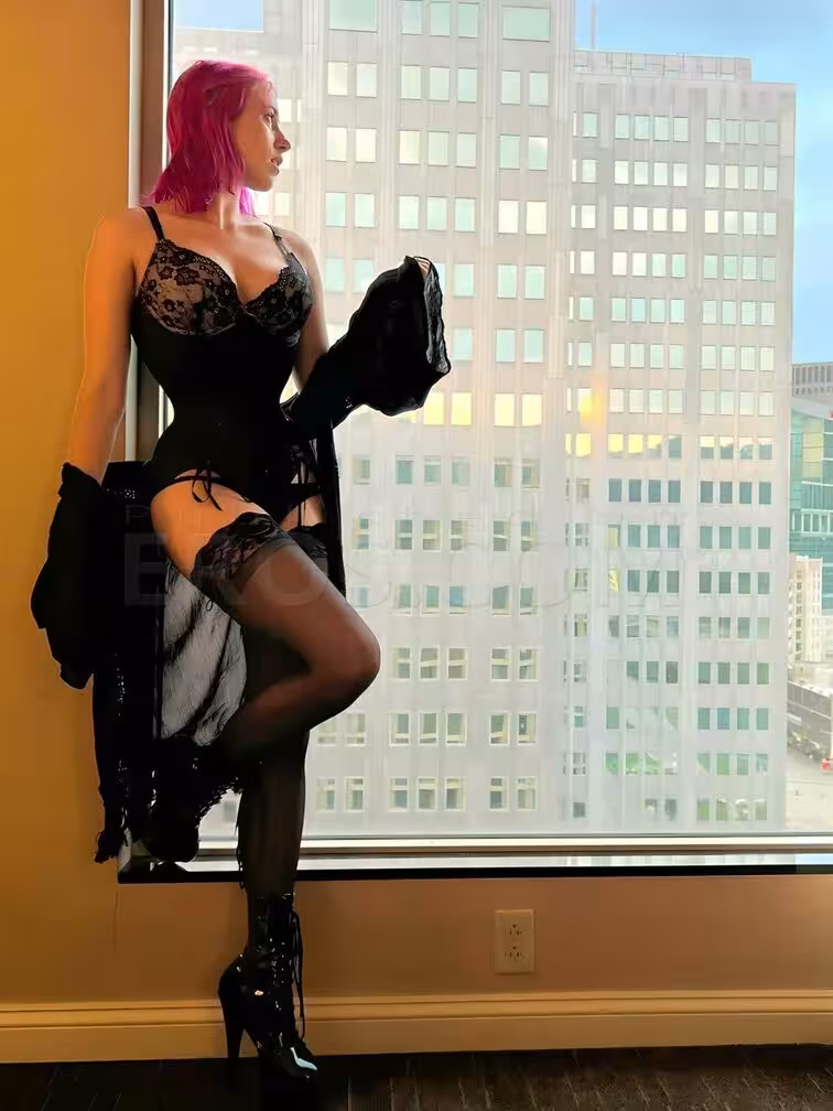 Evelyn Grey, photo 2