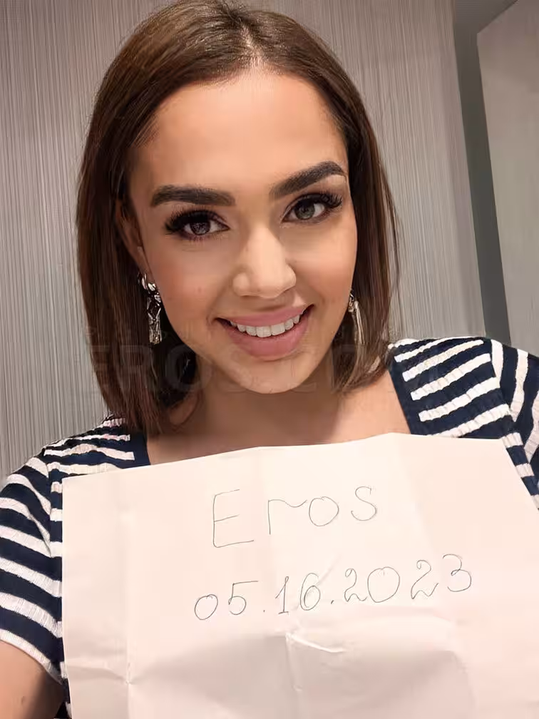 Karina, escort in Chicago, IL