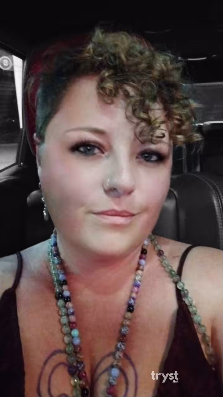 Luanna Moon, escort in Knoxville, TN