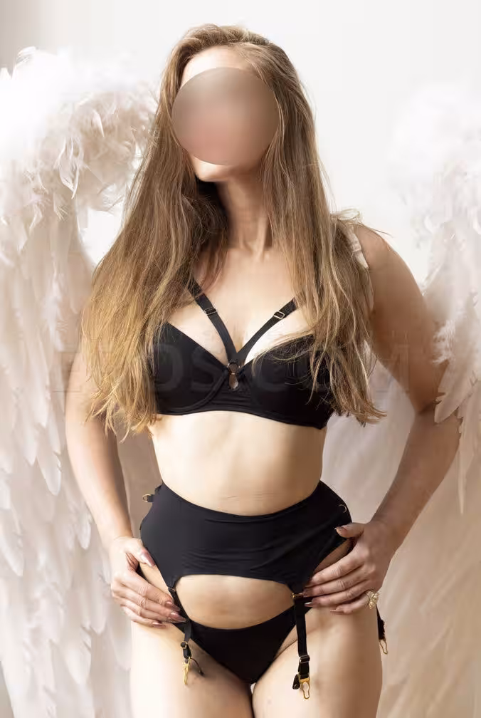 Natasha Surwinski, photo 2