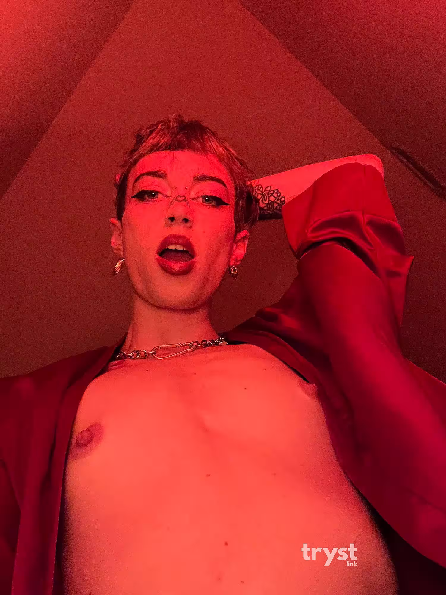 Scarlet, photo 4