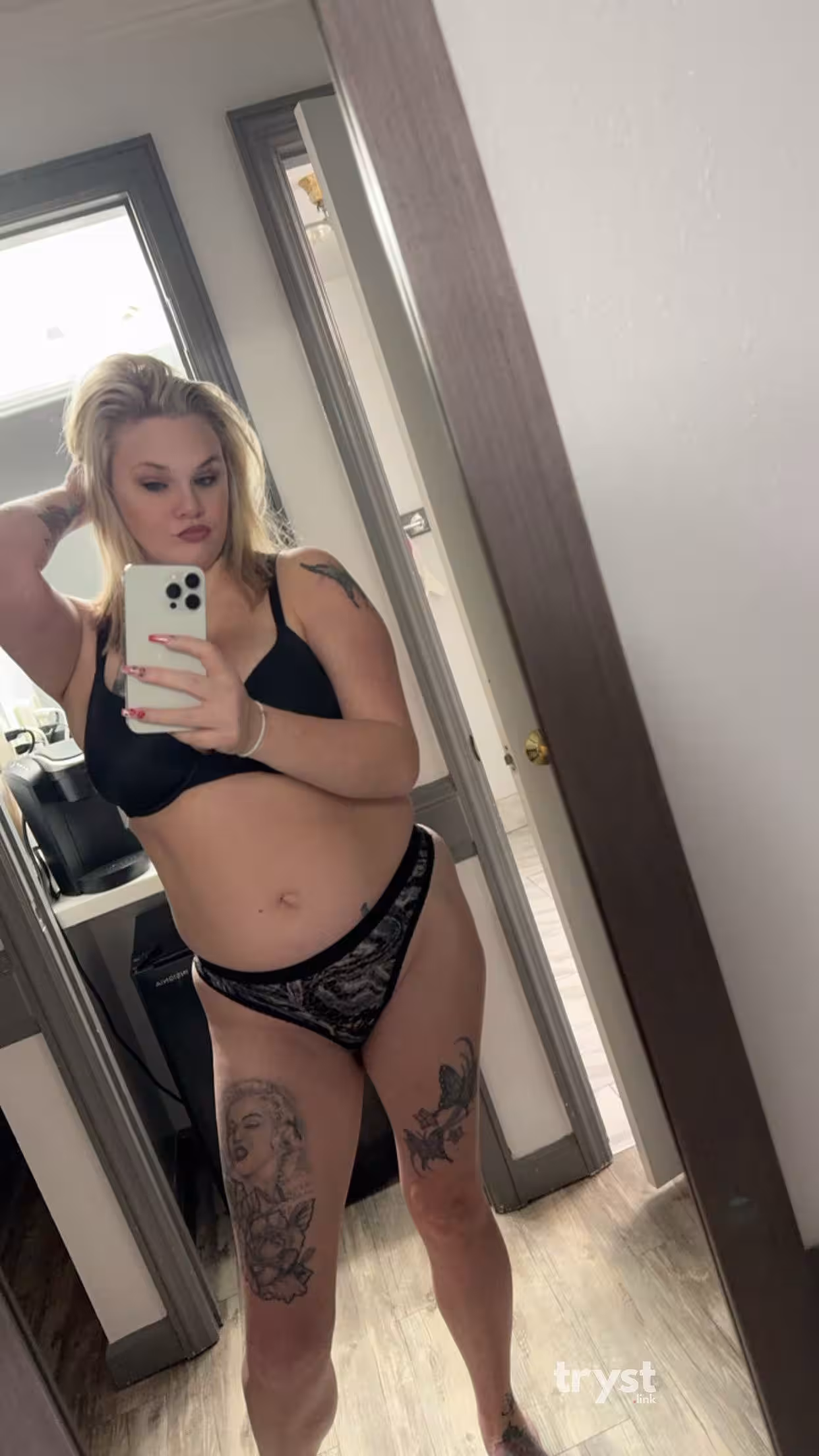 LisaJ69, escort in Pittsburgh, PA