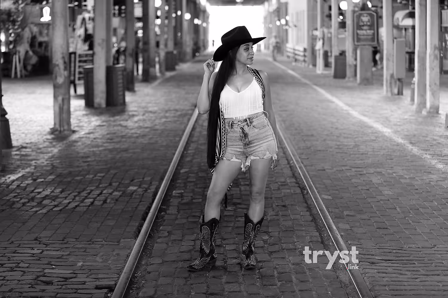 Latina Cowgirl Zee, photo 9