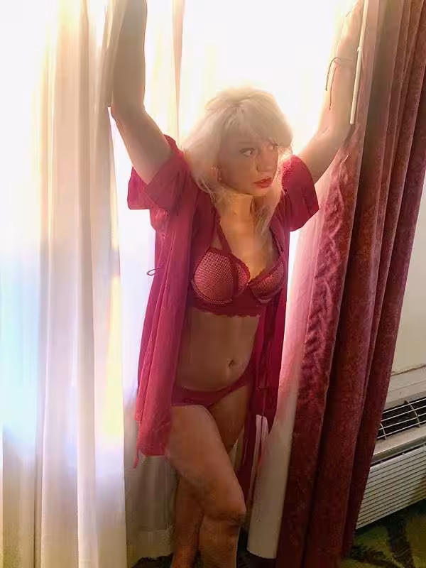 Emerson Grey, photo 4