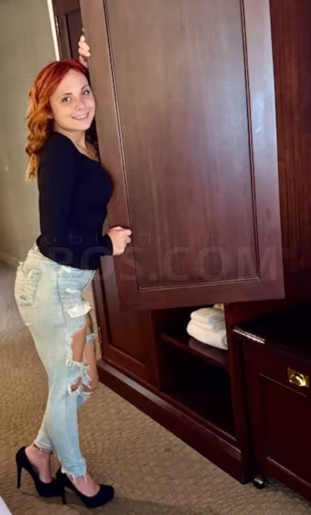 Caitlin, photo 2