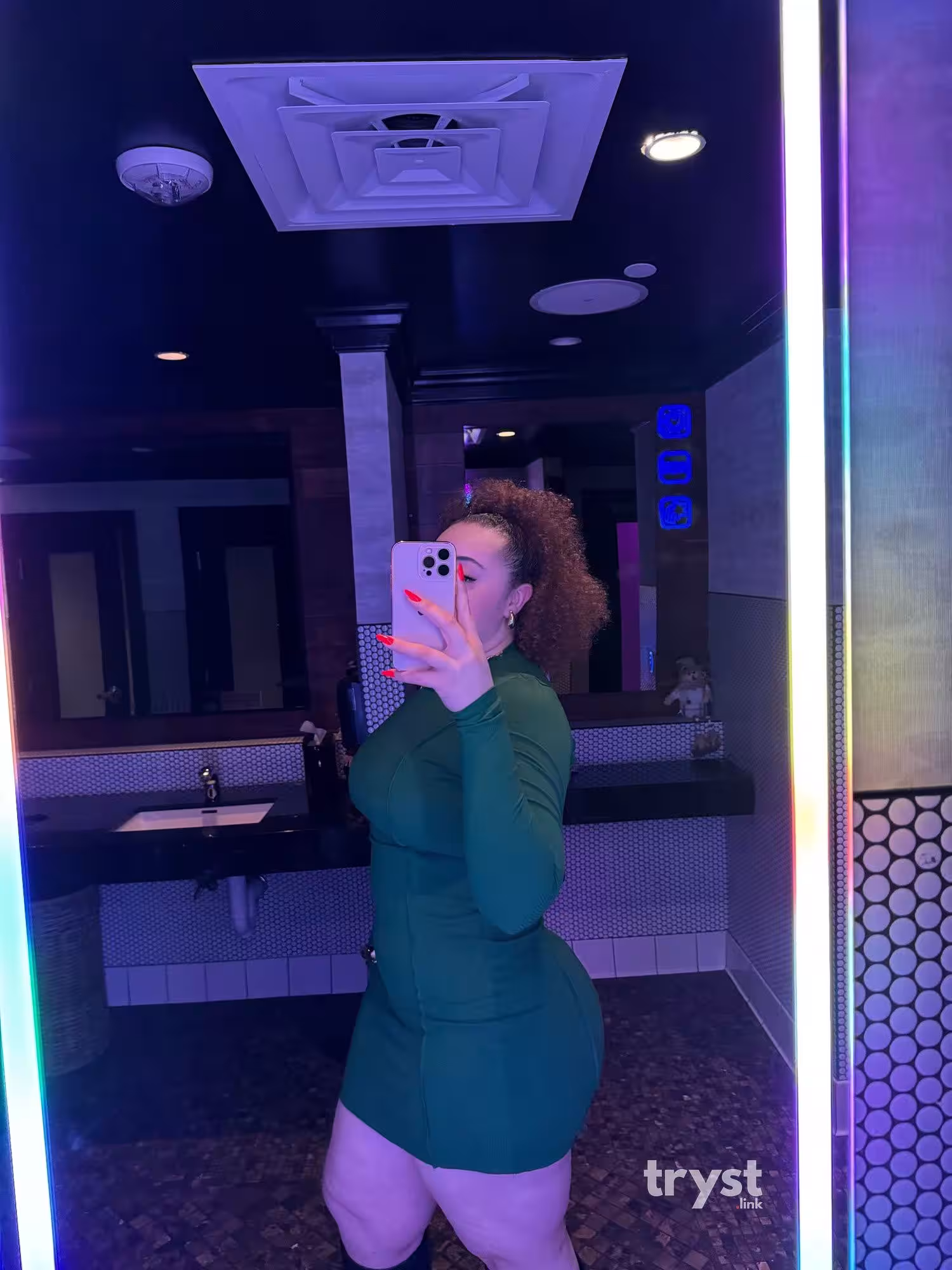 Melonie Curves, photo 3