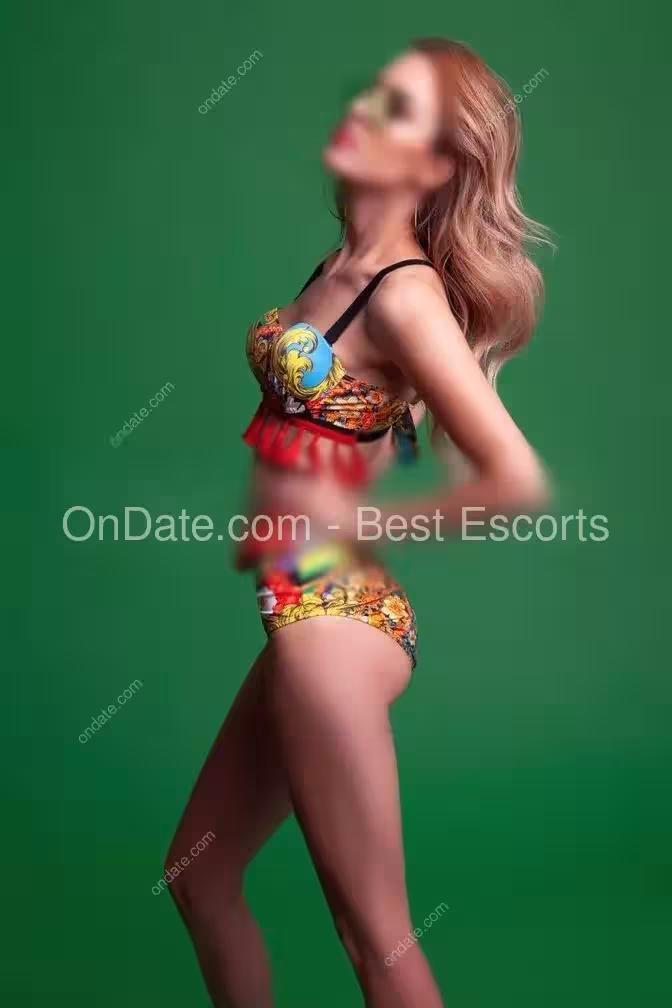 Mia Wood, photo 4