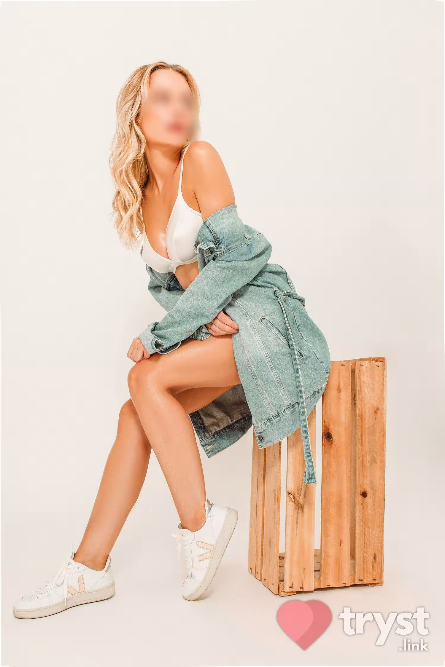 Anna Moon, photo 2