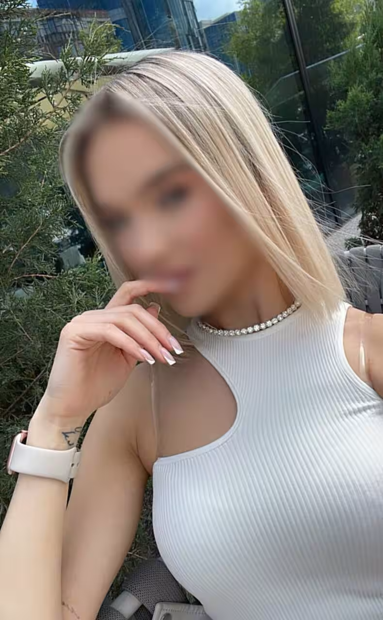 Emily Lux, photo 10